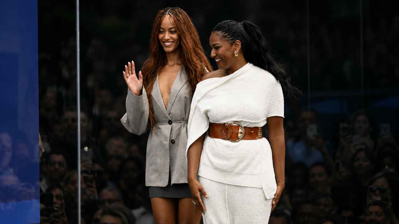 Malia Obama Steals the Show in a Blazer with No Lining at the Obama Center
